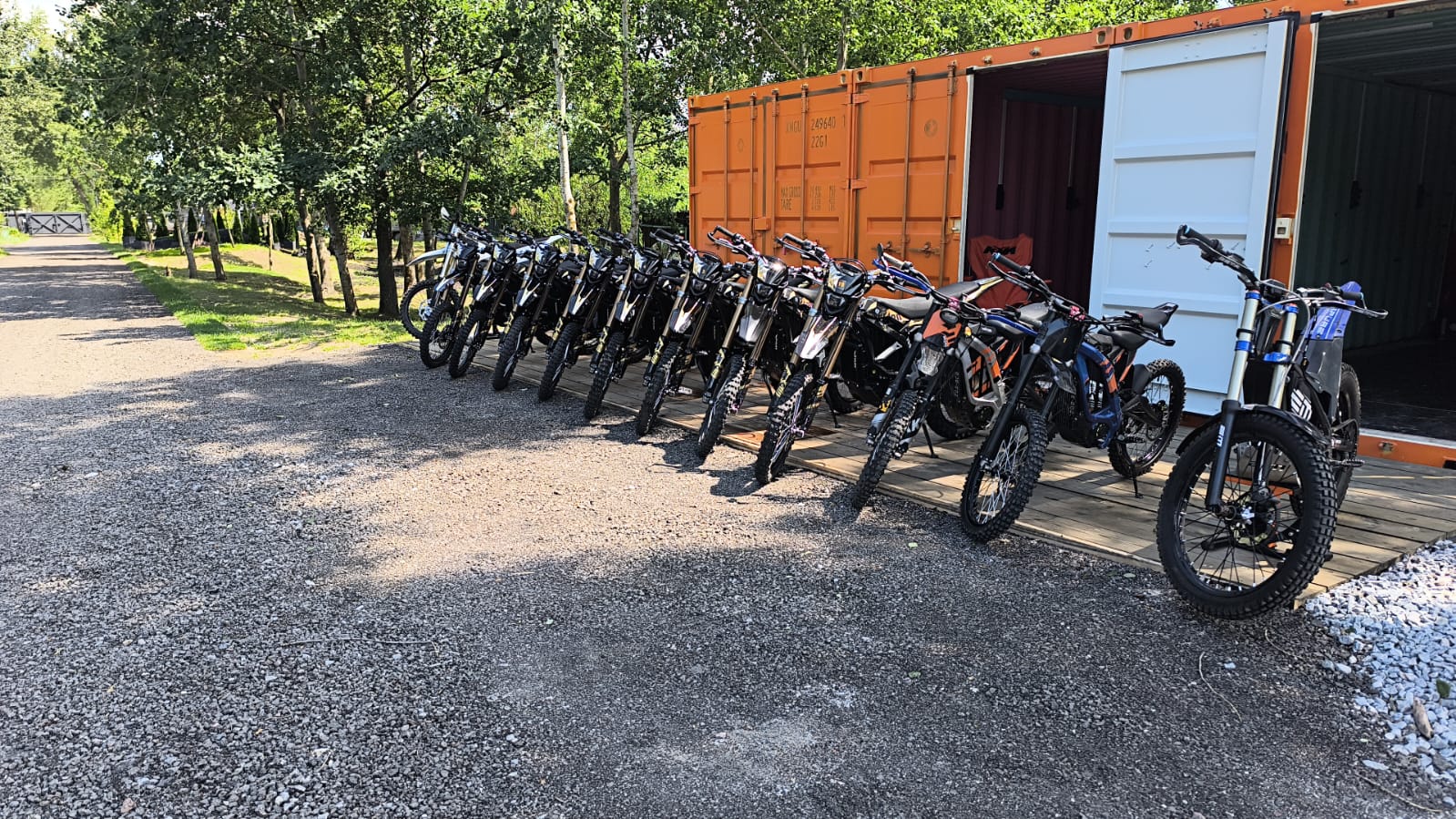 Парк електро ендуро мотоциклів Terra Moto